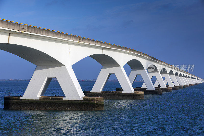 荷兰泽兰省的泽兰大桥(Zeelandbrug, Zeeland Bridge)